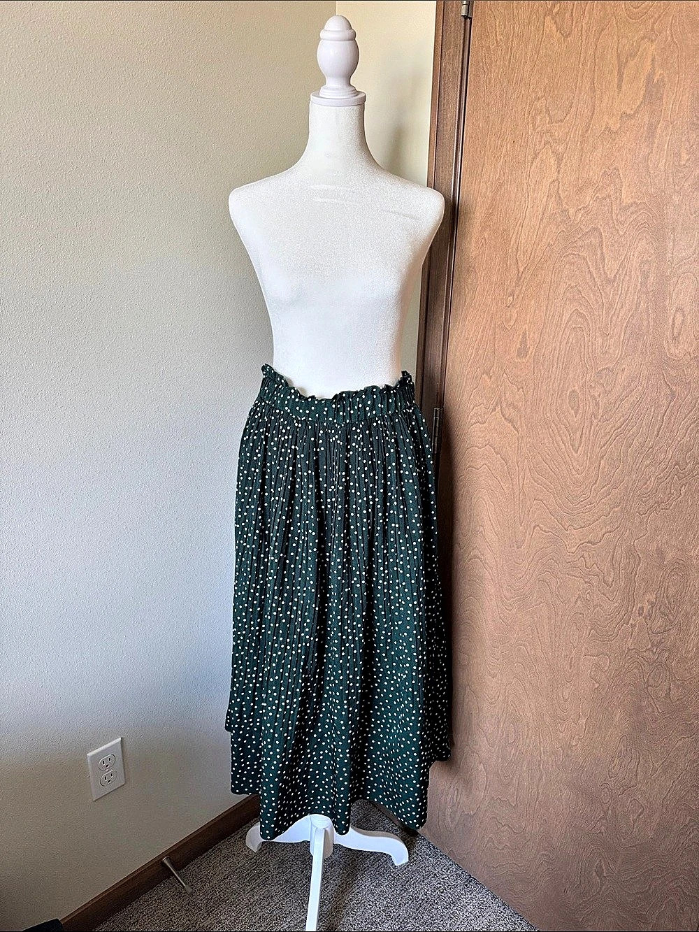 Polka Dot Midi Skirt with pockets in Green & White Size Large